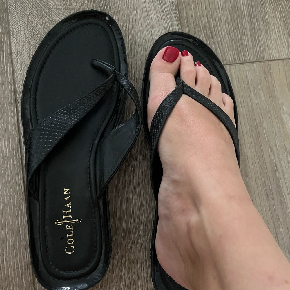 Coke Haan with Nike air sole black sandal